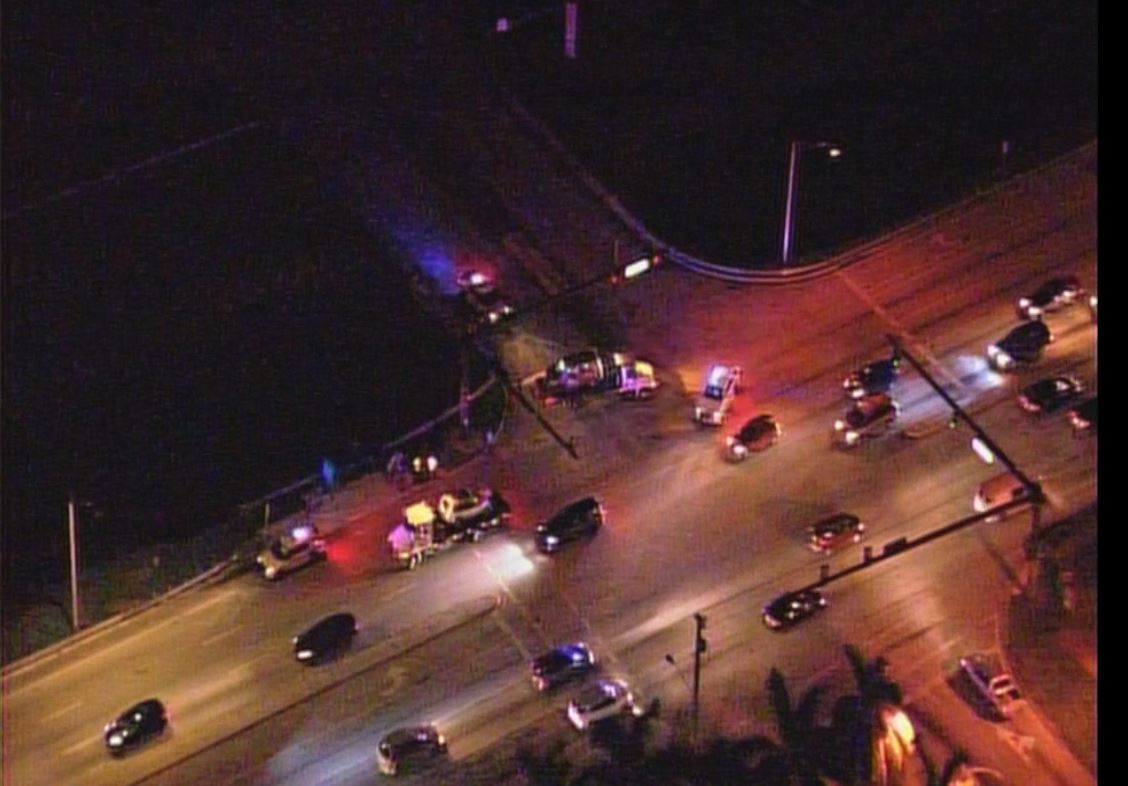 Crash on University Dr NB between Pembroke Rd & Pines Blvd 2 Right lanes blocked #traffic https://t.co/WnWwQXAcux