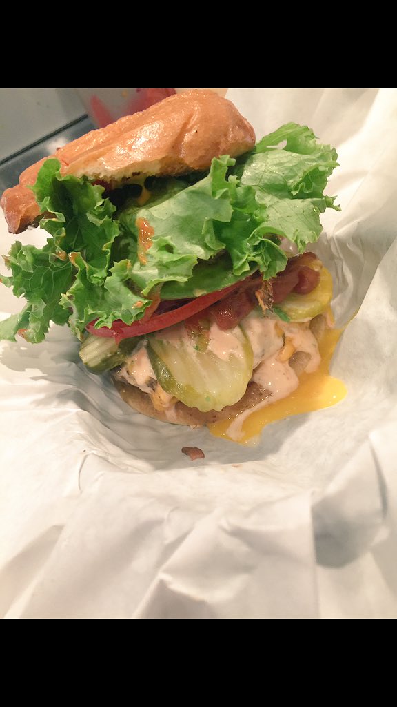 mamaaacitaa's tweet photo. I know you're hungry! So come in and get a delicious burger @StackedBar https://t.co/B1ViNvptlQ