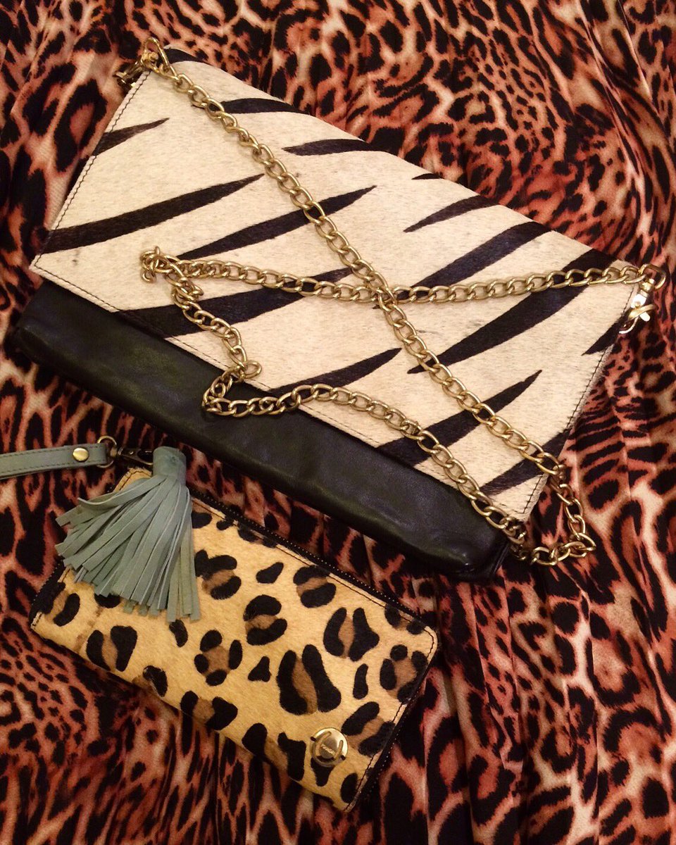 TheFoundryDsign's tweet photo. Hello weekend style! π...#friday #leopard #zebra #print #handbag #style #ootd #accessories #thefoundrydesign https://t.co/tvK6DhrEAs