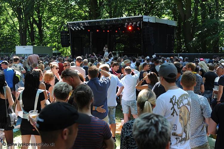 EsbjergRock's tweet photo. God stemning i #90sjoyride #erf16 #esbjerg #energimetropol https://t.co/Fwy2SD05OG