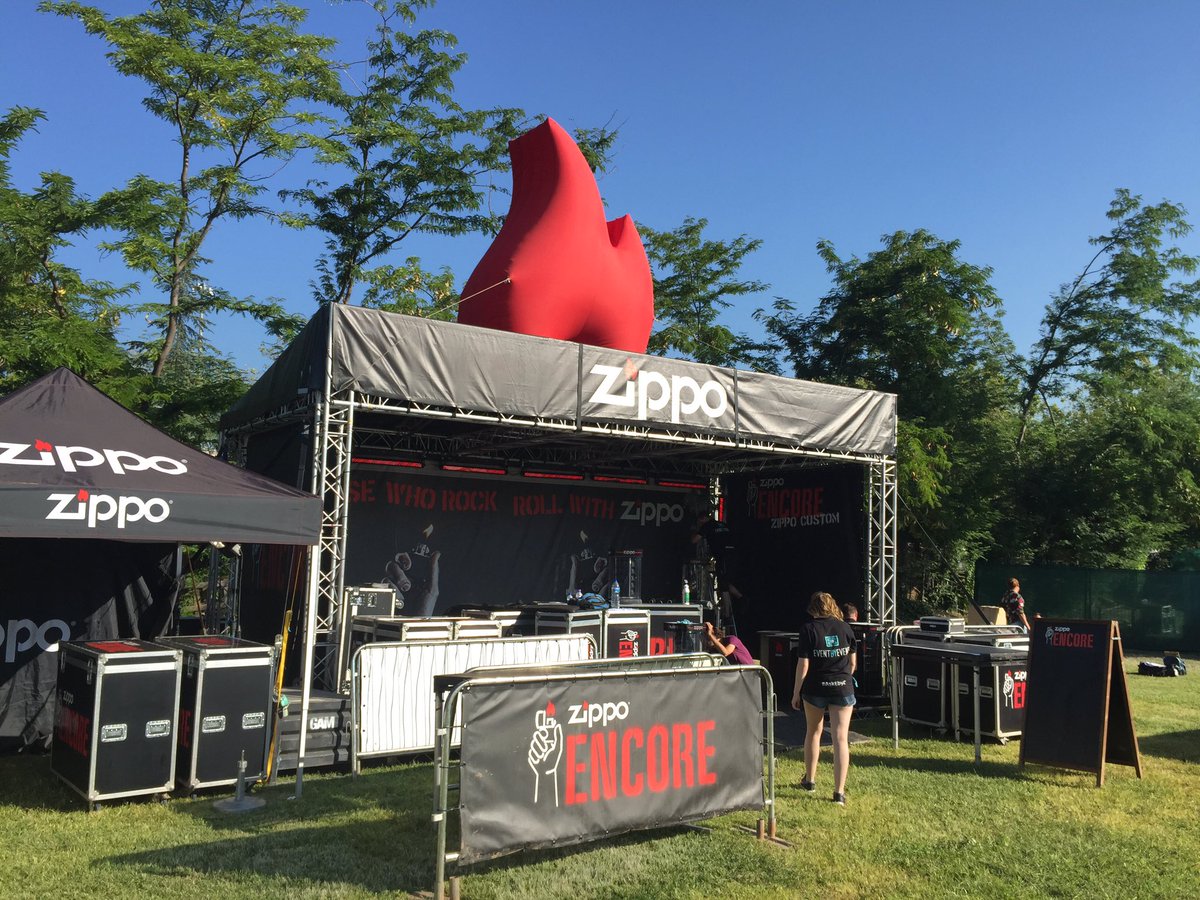 iam_JamesH's tweet photo. Day 2 of the @ZippoEncore build @dcodefest in Madrid. It's hot! Damn hot! https://t.co/QowTlYWVdv