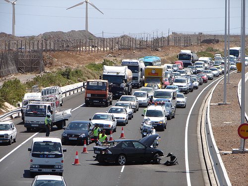 guardiacivil's tweet photo. No seas cotill@, cuando veas un accidente de tráfico no mires, puedes provocar otro y ser tú el protagonista. https://t.co/gI8Kham3fy