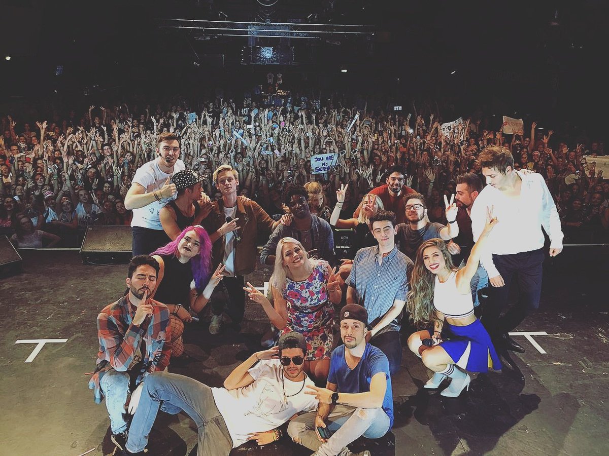 cotrofficial's tweet photo. Ieri sera Bologna ci ha regalato un'immenso affetto💕 oggi si va a Cesena! Ci vediamo al Vidia Club! #COTR https://t.co/STz4Uttr6p