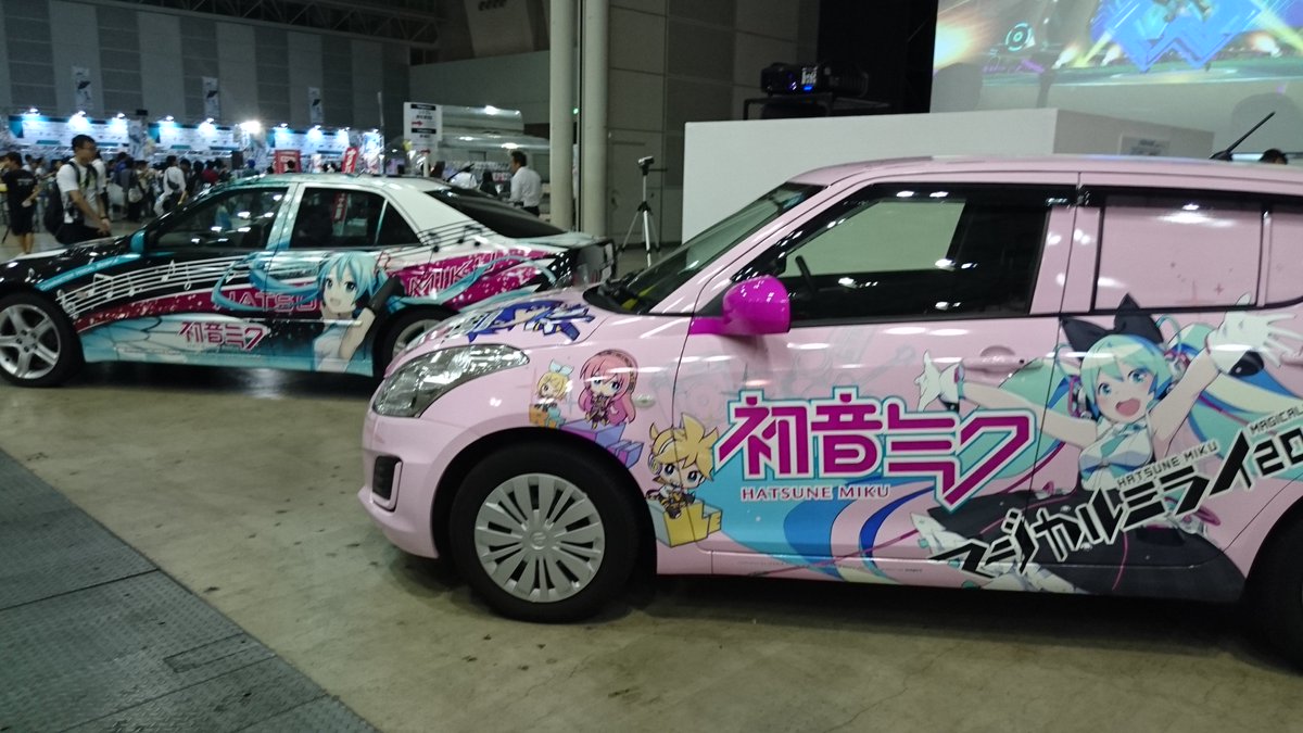 初音ミク マジカルミライ 公式 企画展特別企画コーナーでは すぴっく工房さんによる 初音ミクとマジカルミライの痛車を展示中 痛 車が完成するまでの工程も動画で見ることができるようですぞ 会場お越しの際にはぜひ記念撮影をどうぞ マジカルミライ 初音ミク マジカルミライ 公式 企画展特別企画コーナーでは すぴっく工房さんによる 初音ミクとマジカルミライの痛車を展示中 痛 車が完成するまでの工程も動画で見ることができるようですぞ 会場お越しの際にはぜひ記念撮影をどうぞ マジカルミライ
