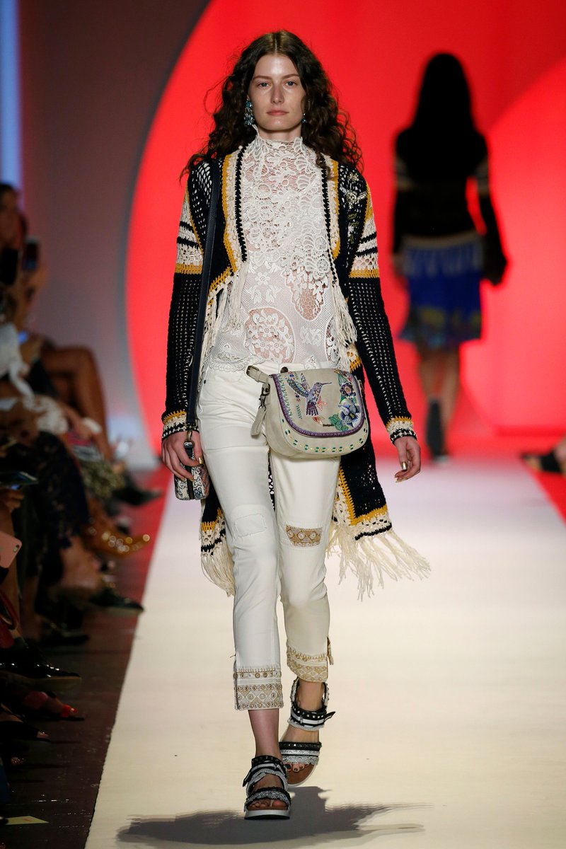 Desigual_ES's tweet photo. Descubre 4 de los #keylooks que nos regala la #NYFW https://t.co/PcFamvLs2B
