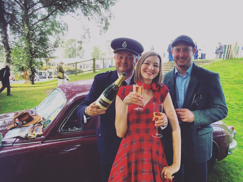 1Sophie_W's tweet photo. It's not too early for champers, is it?! Nahh! @goodwoodrevival #GoodwoodRevival #Vintage #bestchums #motorracing https://t.co/RrP1ogPPxQ
