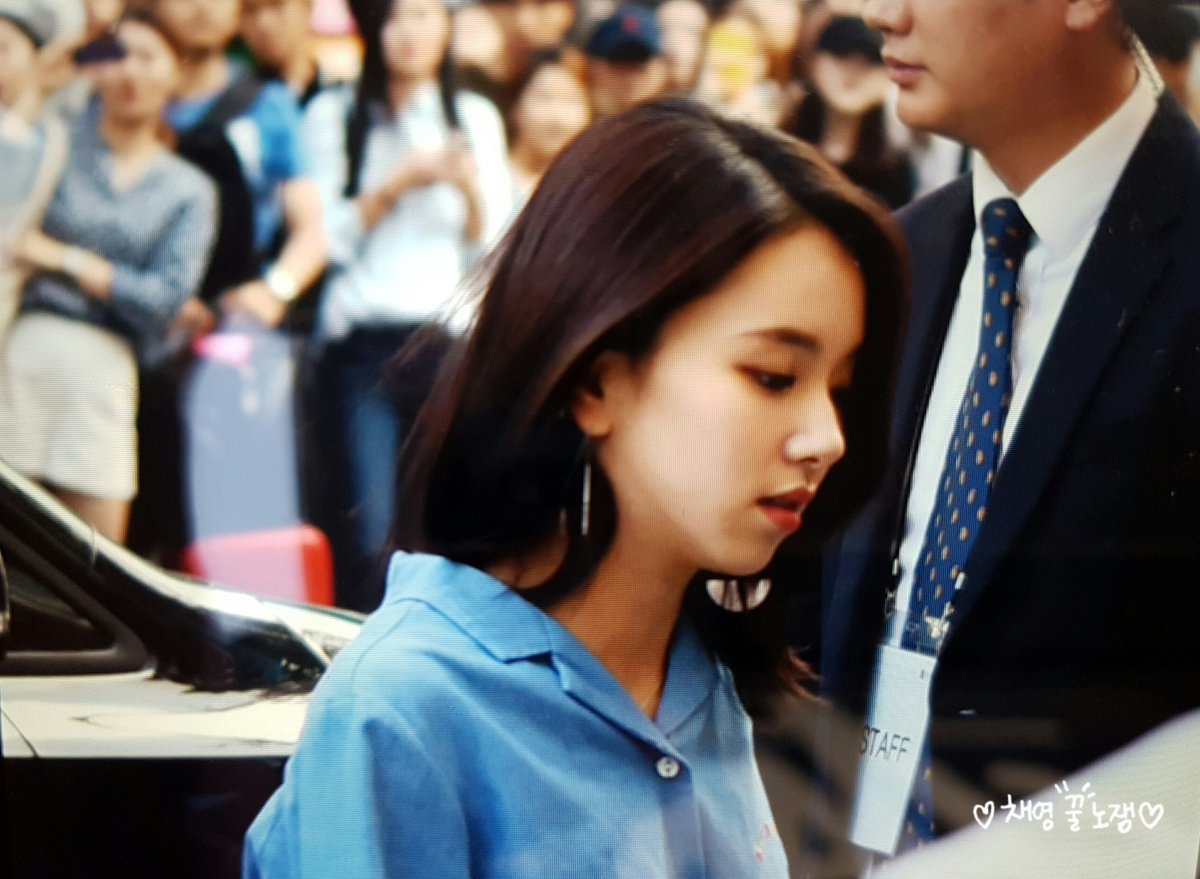 honeychaeng's tweet photo. #트와이스 #채영 #chaeyoung
160909 스프리스 팬사인회 프리뷰 https://t.co/oHHhpKPLEq