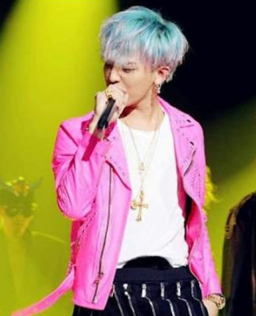 渋谷の怪盗キッド 事務所寄る途中に銀髪にピンク 紫メッシュ入れてるファンキーなおばあちゃんを見て またピンクにしたくなった このジヨンかっこよすぎ T Co Yshflqor0b Twitter