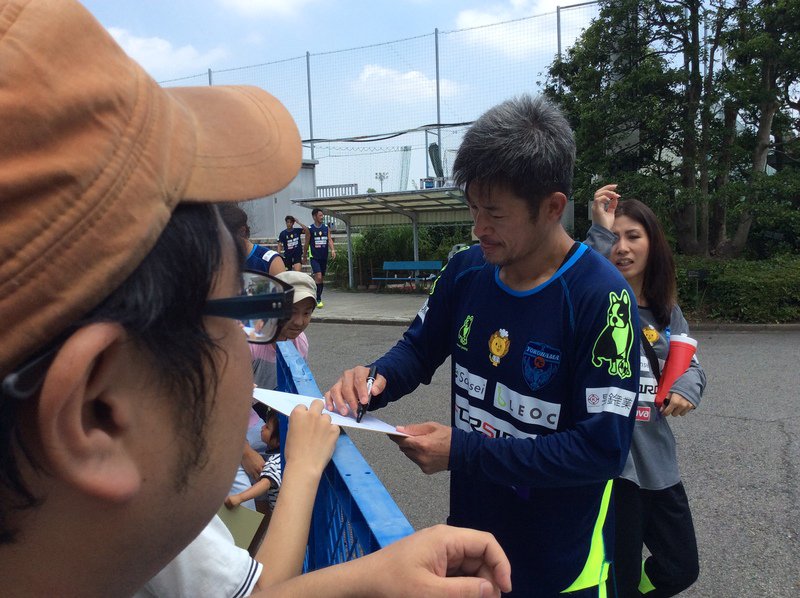 サッカーキング 三浦知良選手サインプレゼント サッカーキング アカデミー より 横浜fcでプレーする三浦知良選手のサインをプレゼント 詳細は下記ページよりご確認ください T Co Hnrpahk6zw