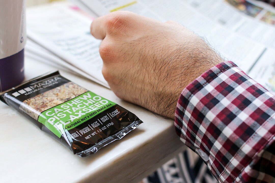 mazrasnacks's tweet photo. Make it part of your daily routine. 🍵🗞 #MazraSnacks #SnackHappy #TheWeekendIsHere #CashewPistachioFlaxseed https://t.co/j7YcVz53nl