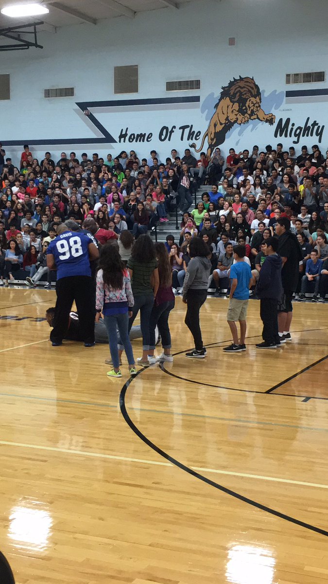MrsGSalinas's tweet photo. Let's Move Pep Rally! NFL players Pep Talk: PUSH-Persevere Until Success Happens! @deleon046 https://t.co/b4LWxutS6Z
