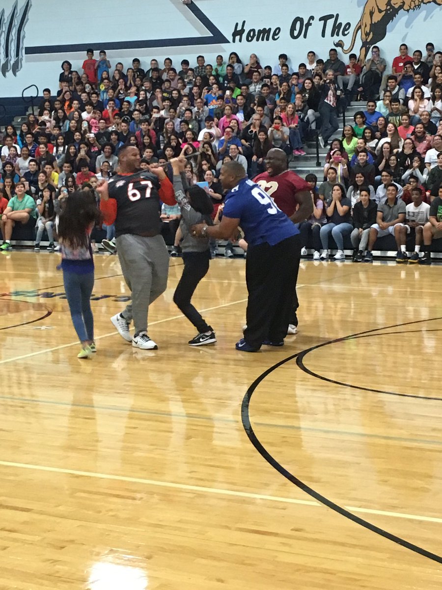 MrsGSalinas's tweet photo. Let's Move Pep Rally! NFL players Pep Talk: PUSH-Persevere Until Success Happens! @deleon046 https://t.co/b4LWxutS6Z