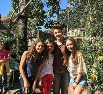mhafernanda18's tweet photo. Hoje foi dia de encontrar essas duas irmãs lindas simpáticas e fofas🎀 Amei conhecer vocês... Super fofas😍💕 https://t.co/c1DsxTlvjx