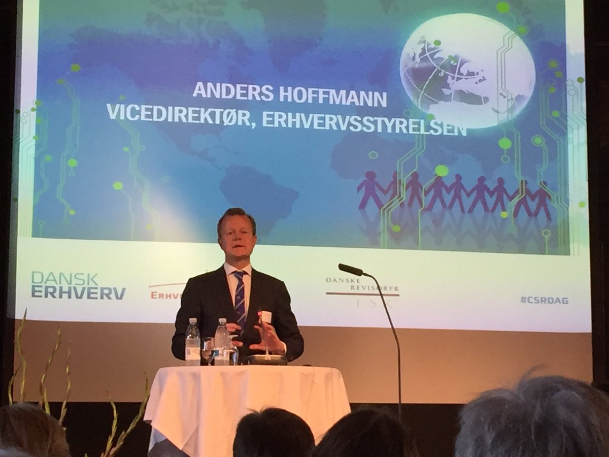 CamillaHesselby's tweet photo. @Anders Hoffmann taler på årets CSR-konference på Børsen #csrdag https://t.co/BORn0wX4sf