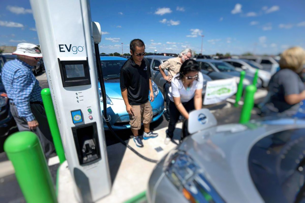 evgonetwork's tweet photo. Charge for free on our network with an EVgo card during #NDEW2016: https://t.co/bjQTcl83u6 https://t.co/W5rVsBzqma