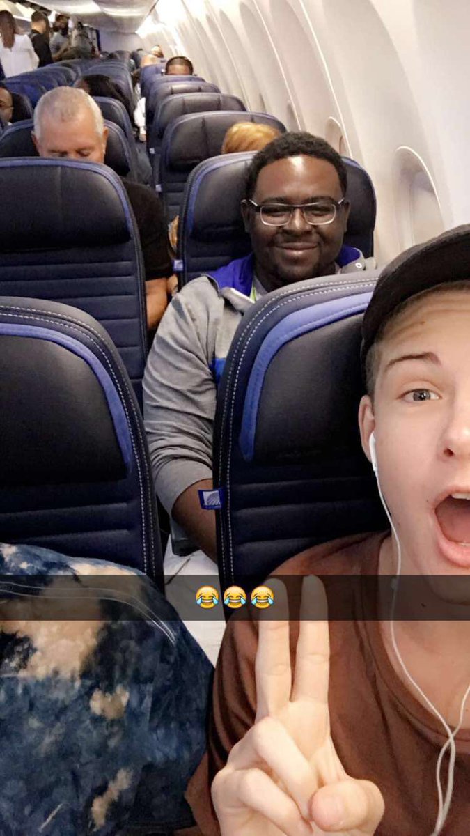 BlakeGray's tweet photo. Wait what? No wayyyyy😂 https://t.co/6raxbD64rV