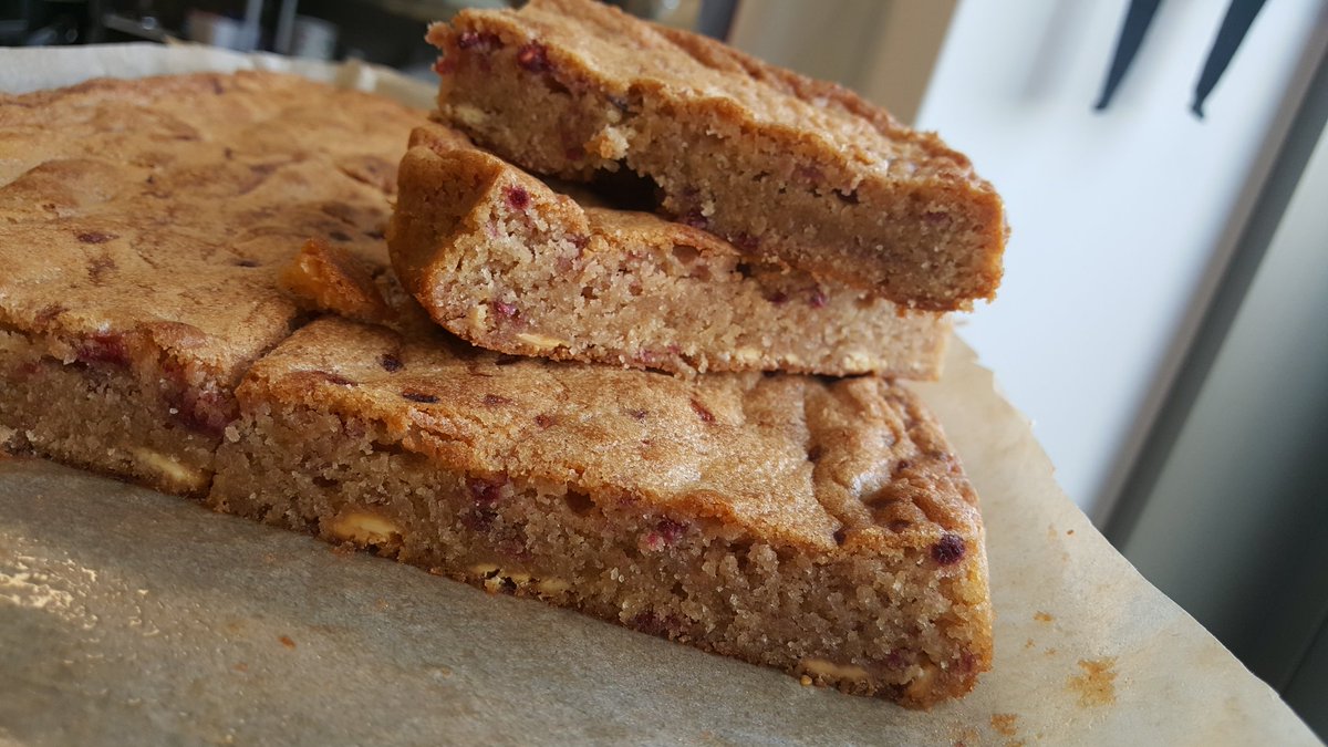 ken__moodie's tweet image. Some #butterwouldntmelt blondies this week! #welovethisbusiness @BaxterStorey @5cottyDD