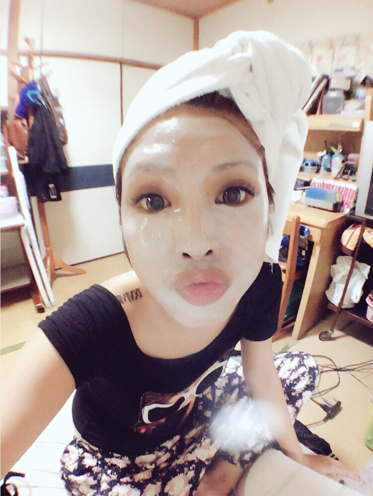 iam_mauO7's tweet photo. 使い始め1日目♡めーーーっちゃいい感じ♡お肌スベスベ!いらん油分とってくれたよ♡しかもいい香り〜💕💕最高❤️❤️❤️ずーーーっと愛用したいね❤️
#facialpack #shibuya #VECUAhoney https://t.co/dWeB6Im49w