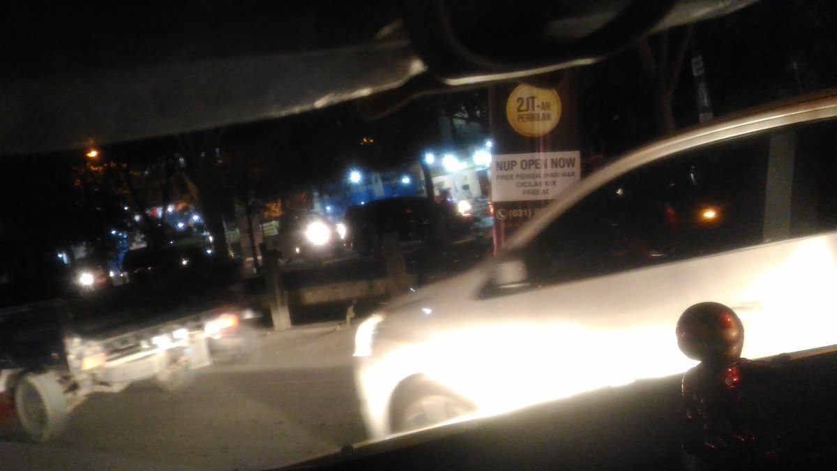 Upn wiguna 2 arah padat. Baik jam pul kerja ataupun brkt kerja.Jembatan trll kecil sdg volume kendaraan byk <a href="/e100ss/">Radio Suara Surabaya</a>