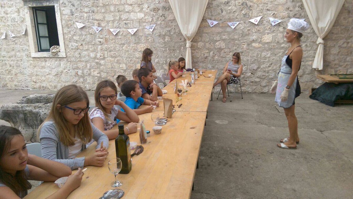 kinookus's tweet photo. Mr Carob & Miss Poeticacao’s Little School of Chocolate
#kinopokus #kinookus #food #film #festival #ston #croatia https://t.co/ZFTXpaqNoA