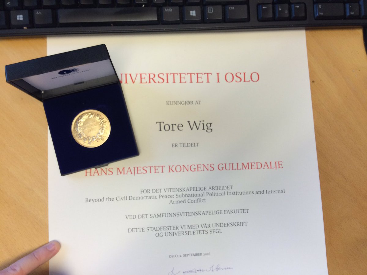 Tore Wig on Twitter: "I just received this gold medal from the King of  Norway for best dissertation in socscience. Best review ever!  https://t.co/Fw7BeXargA" / Twitter