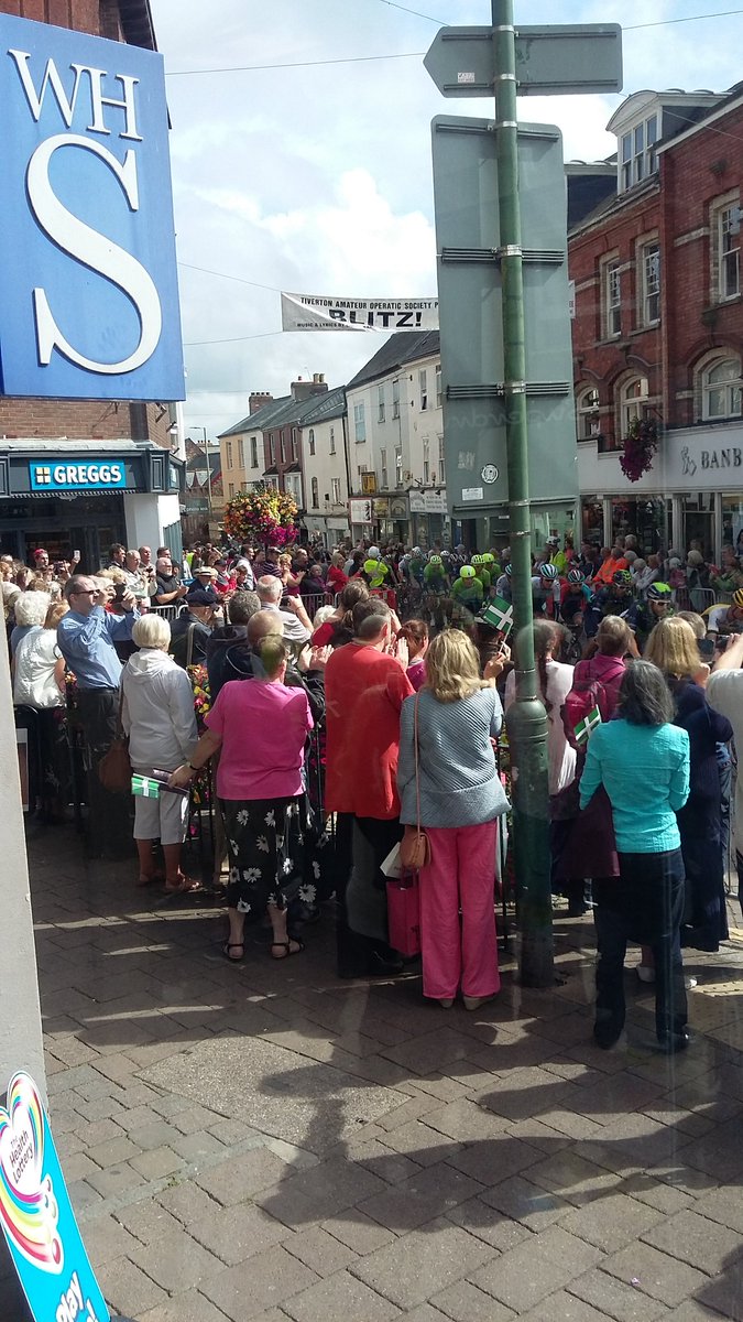 There they go #tourofbritain <a href="/WHSmith/">WHSmith</a> #Tiverton