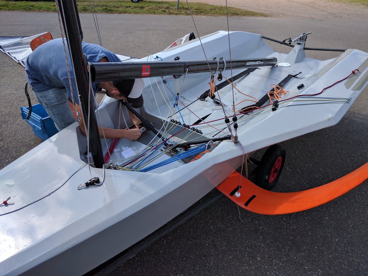 Buitenspeeltijd, nieuwe spullen uitproberen #hydrofoil <a href="/aeronamics/">Aeronamics</a>