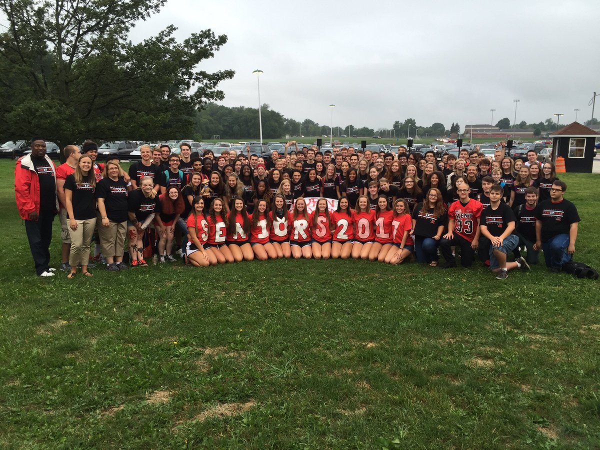 RHSColonel's tweet image. It's our rival week!! @RHSclassof2017 is showing their #riderpride @TeddyR2017