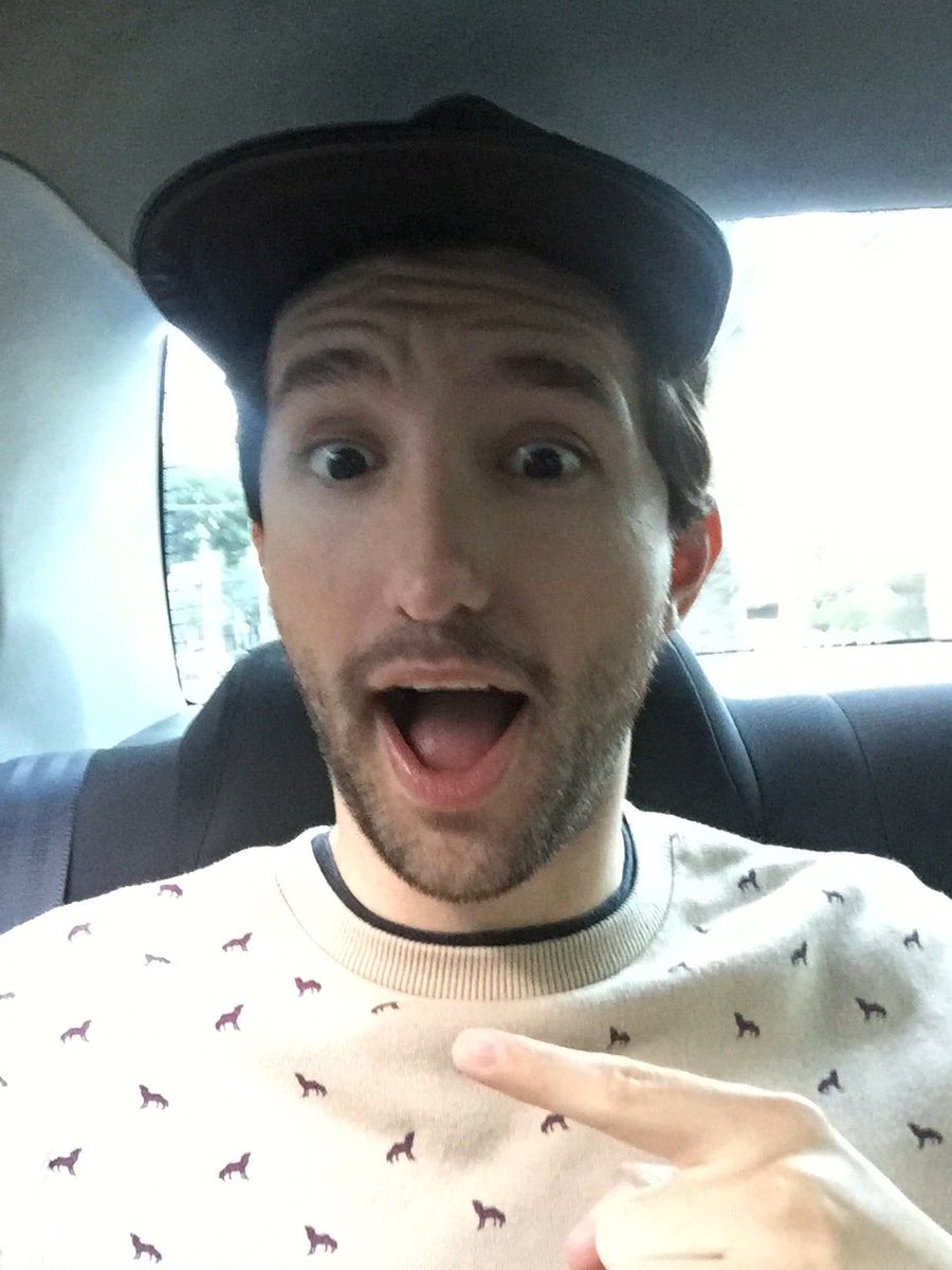 32maddox's tweet photo. Mi cara cuando escuché al carro de al lado escuchando "Get Dumb!" 😱😱😱 https://t.co/WbSiDGTw8j