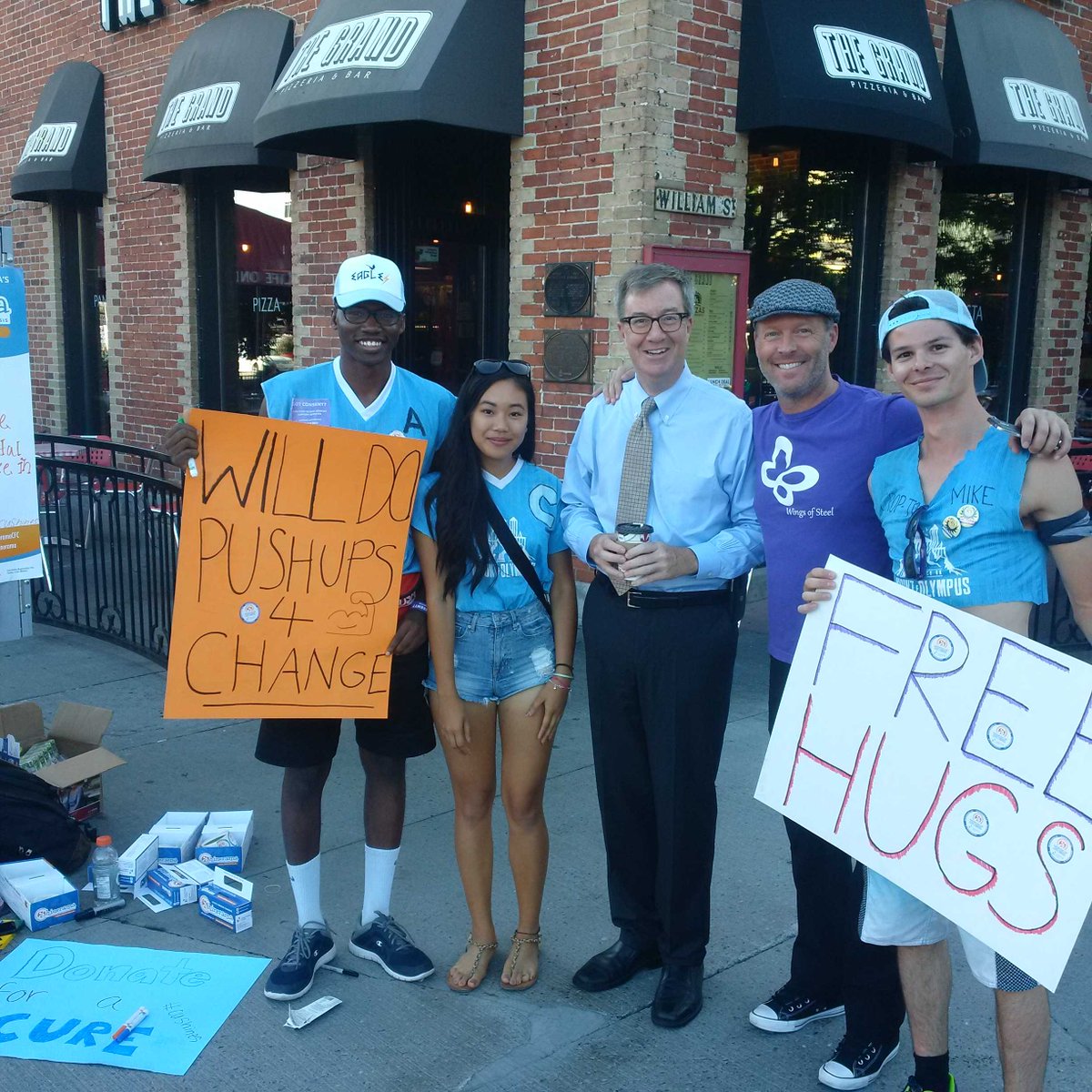 God luck to the @Carleton_u students and volunteers with <a href="/Shinerama/">Shinerama</a> today! @TSNsimmer