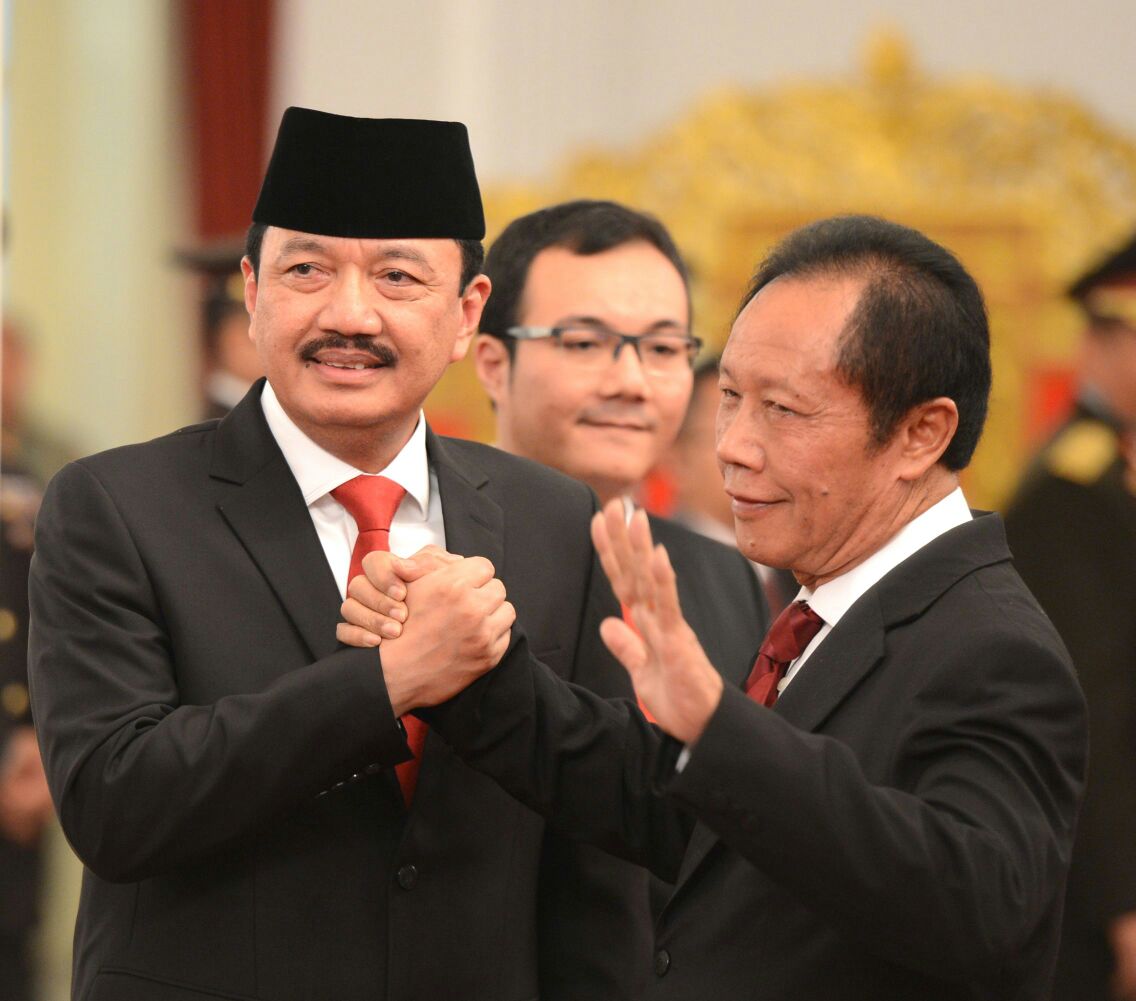 RadioElshinta's tweet photo. Komjen. Pol. Budi Gunawan resmi menggantikan posisi Sutiyoso sebagai kepala Badan Intelijen Negara, Jumat (9/9). https://t.co/uA7REidA6y