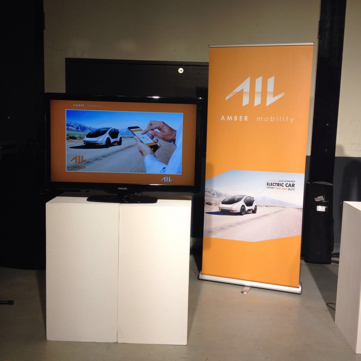 Presenting at the farewell party for mayor @rvangijzel of #Eindhoven as Amber Mobility <a href="/AmberMobi/">Pretty🔥️</a>