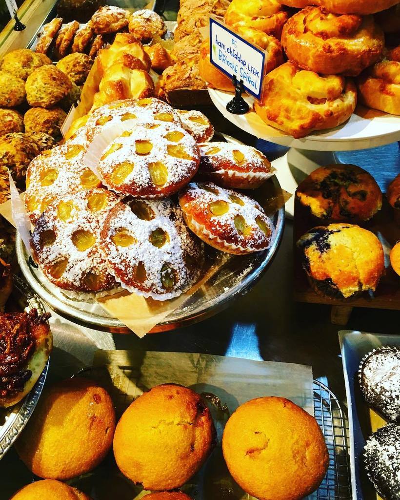 Samitamimi's tweet image. Breakfast at @flourbakery and a long walk to burn  some of the calories... #boston #timeof… ift.tt/2cvPhKh