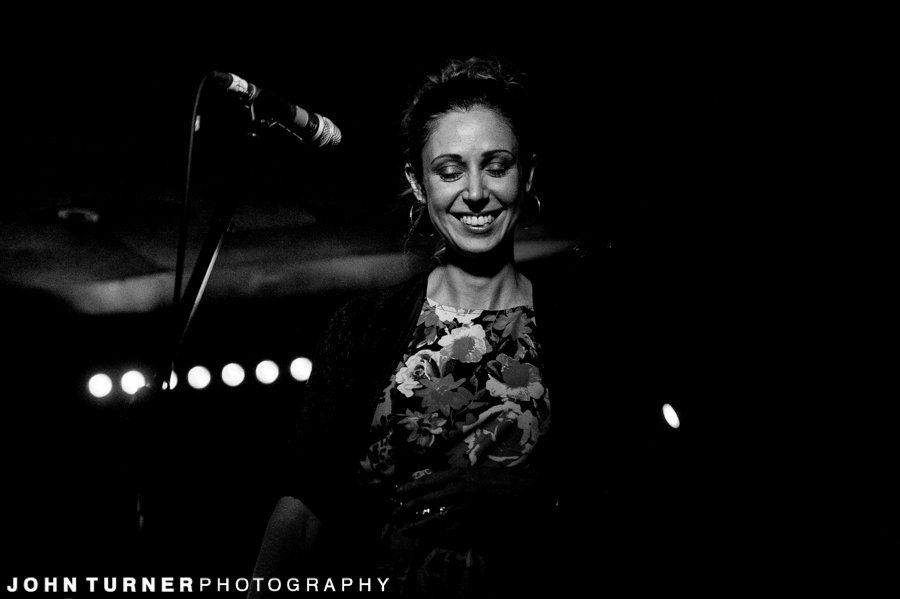 cinematicstills's tweet image. #BlackAndWhite shot of @VenezuelanAlien doing their wonderful thing at the @SebrightArms for @BlockPorter. #Music