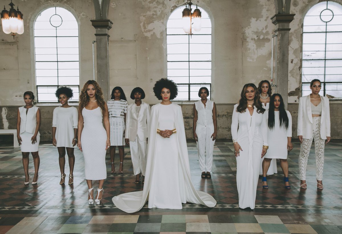 SaintHeron's tweet photo. #FlashBackFriday: To when #RogWalker revealed his secrets to the perfect group photo: https://t.co/LorS33VaUb https://t.co/2PmGxeF5kJ