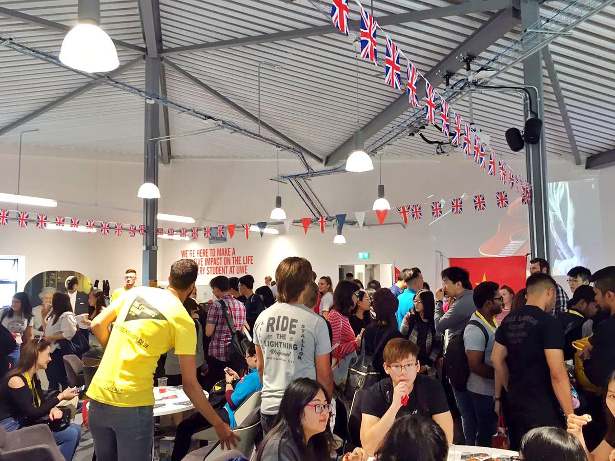 UWEBristol's tweet photo. A big THANK YOU to PAL leaders who welcomed our lovely international students at the international orientation 😘☀️🚣🎉 https://t.co/gBOa085Afr
