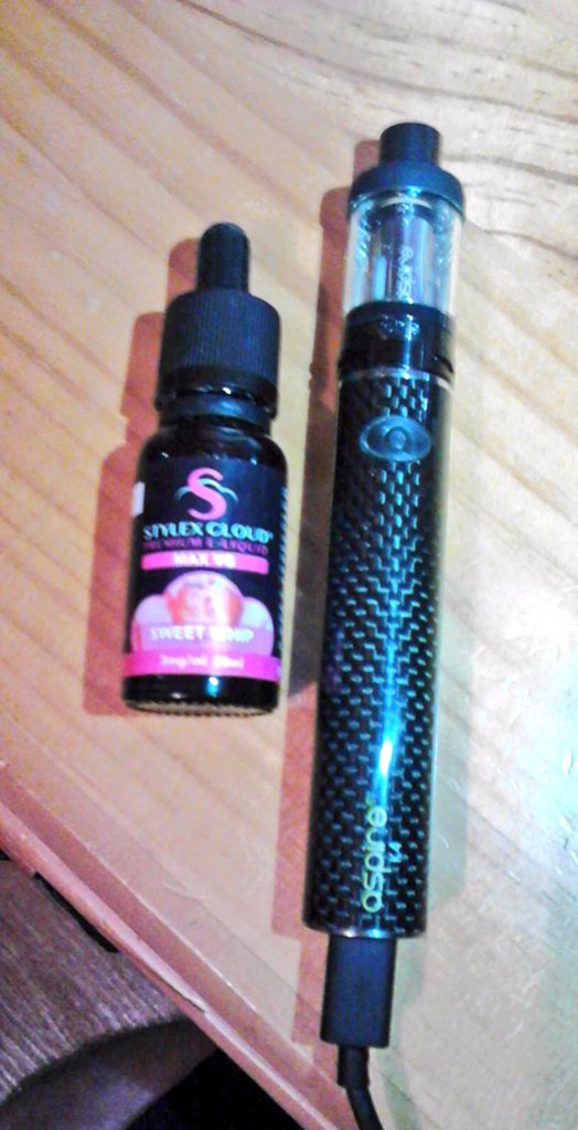 yogi319's tweet photo. My new beast of a vape machine #vapeking #vape #kingofclouds thanks to stylex cloud 👌👍 https://t.co/V73rBRLqxV