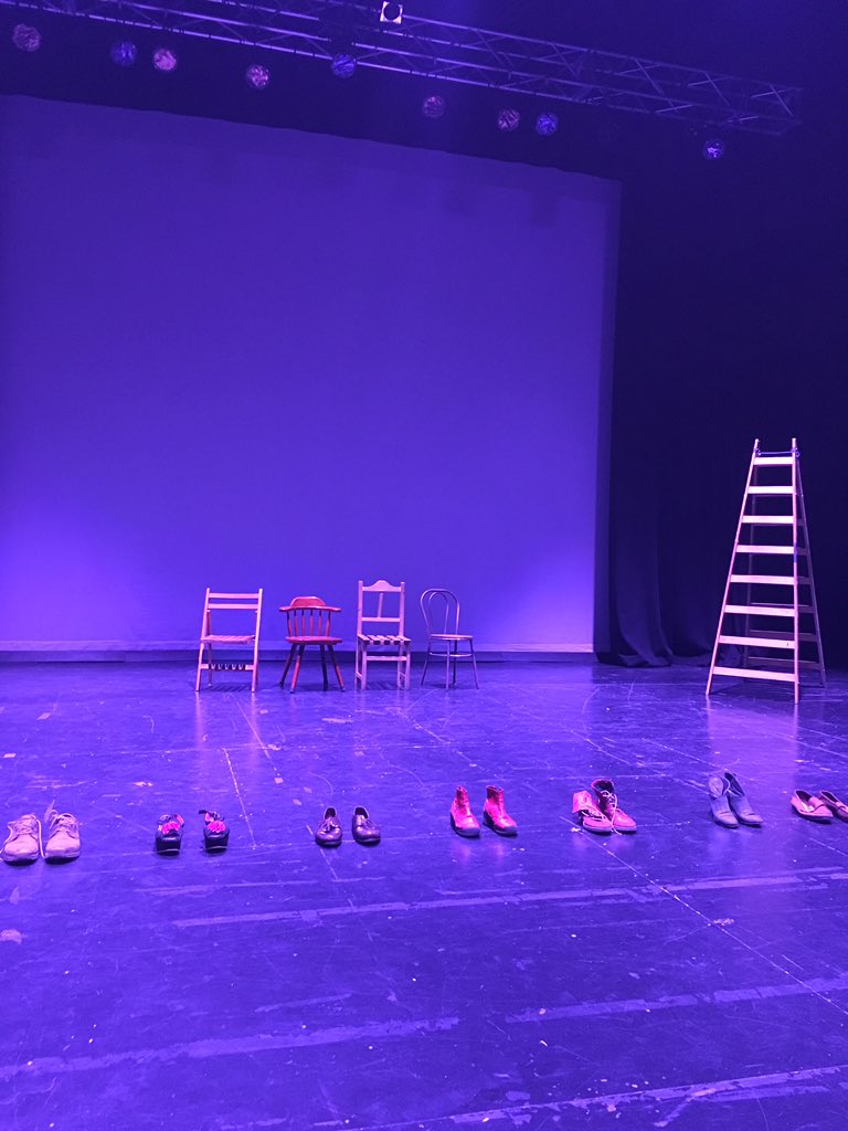 ComplotEscena's tweet photo. Preparando todo para la función de #EquisHaMuerto de hoy dentro del #MundialDeImpro de @improntaimpro 
#MuchaEmoción https://t.co/43eqcXBj6R