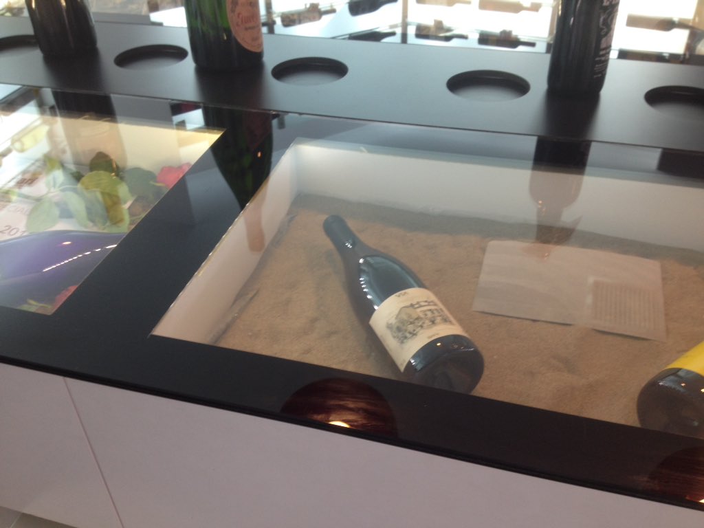 viavins's tweet photo. a @vimesvisitges també podeu trobar alguna de les 880 ampolles del #vi #wine #xarel.lo #VIA criança sobre lies 2015 https://t.co/Weu8sRnrZA