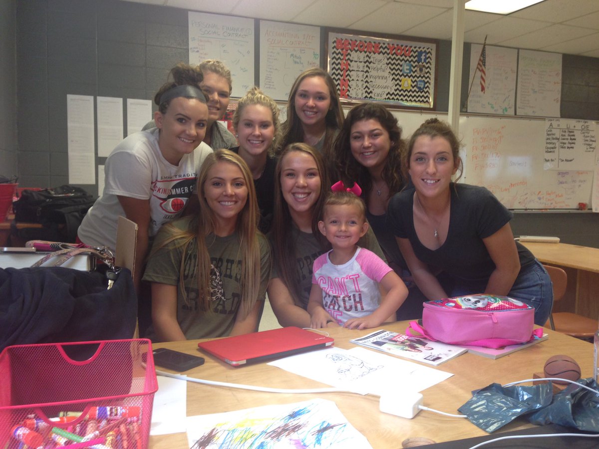 stjKristinLorts's tweet photo. Kinley is having a fun day at school with her girls! #stjfamily #KinleyBug https://t.co/GN2VGNAvcl