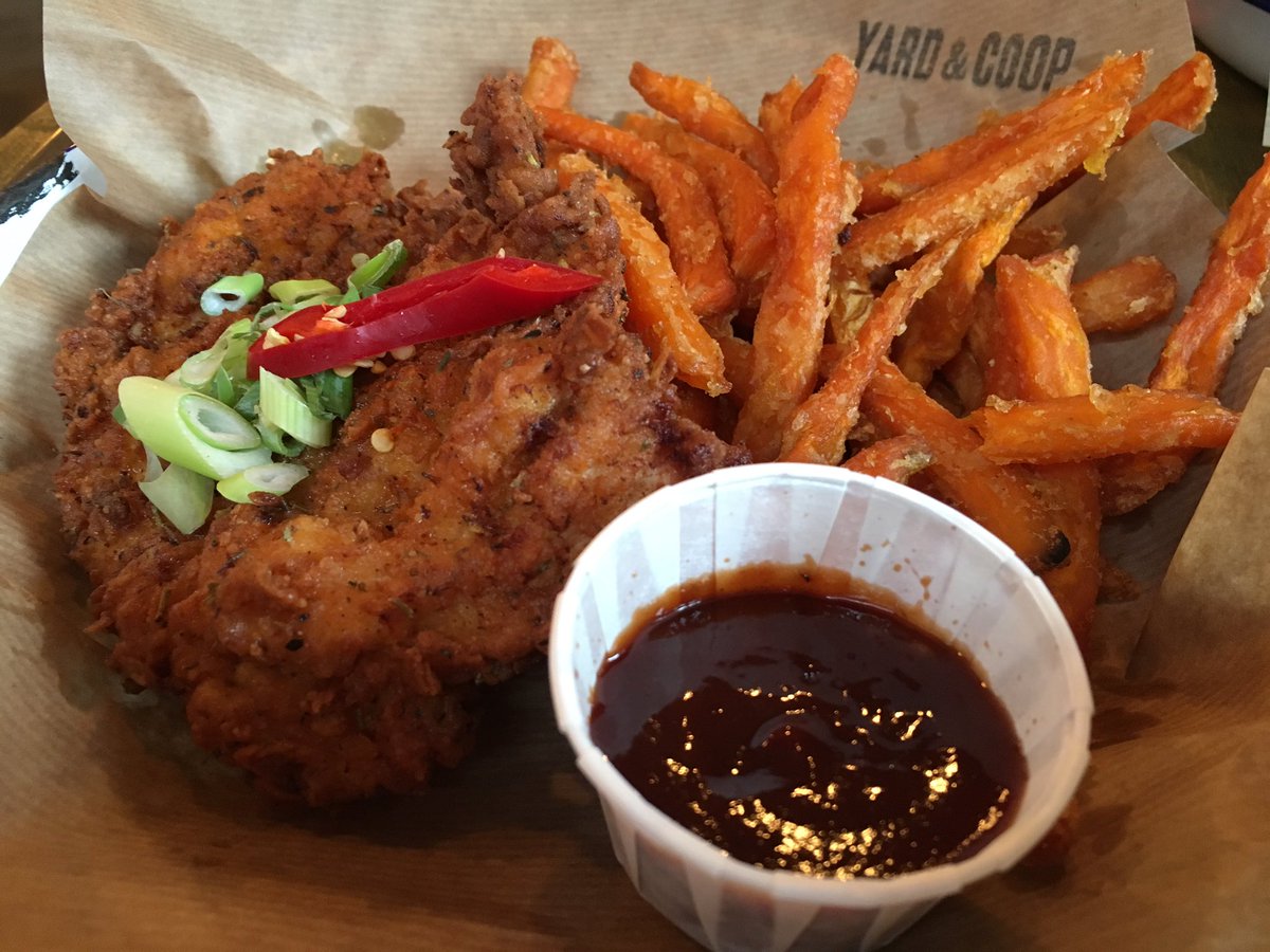 mcrstudenteats's tweet photo. Been craving fried chicken all day- thank you @YardandCoop for sorting me out with your buttermilk magic https://t.co/JaCyf4hQyV