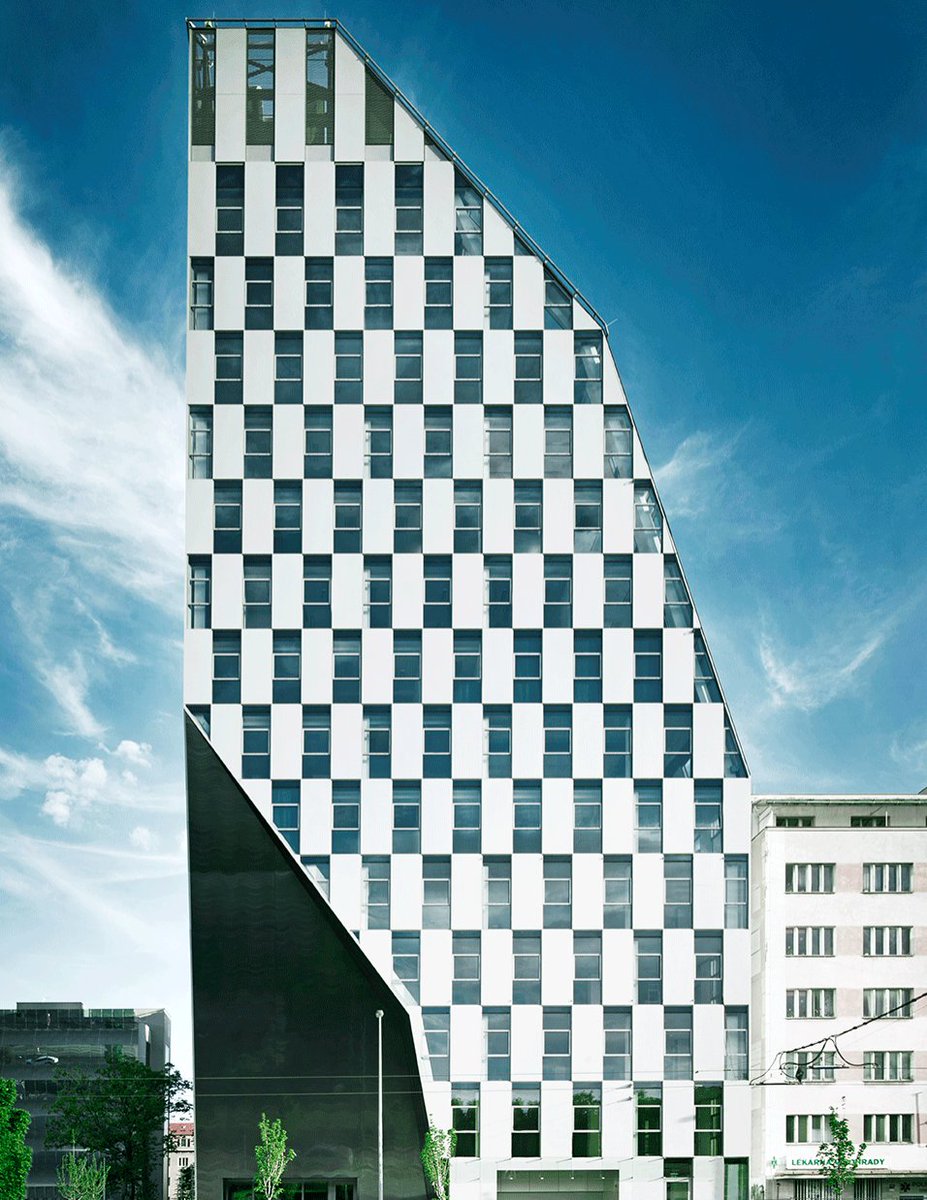 Take a look at this chessboard-like glazed surface of the Crystal office building in Prague! fal.cn/EogB