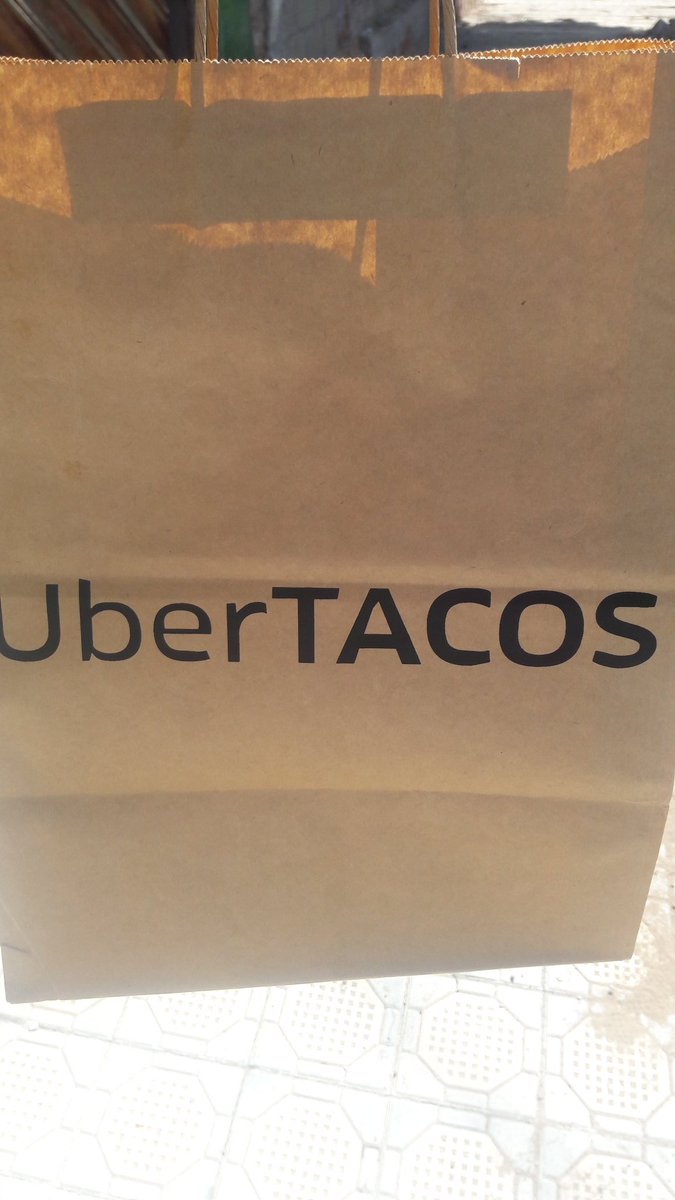 JorgeInformando's tweet photo. Si llegaron los #UberTacos. Gracias Dios por estos pequeños placeres de la vida. ¡felicidad pura! #UberTORREON https://t.co/n6YNXHdOp4
