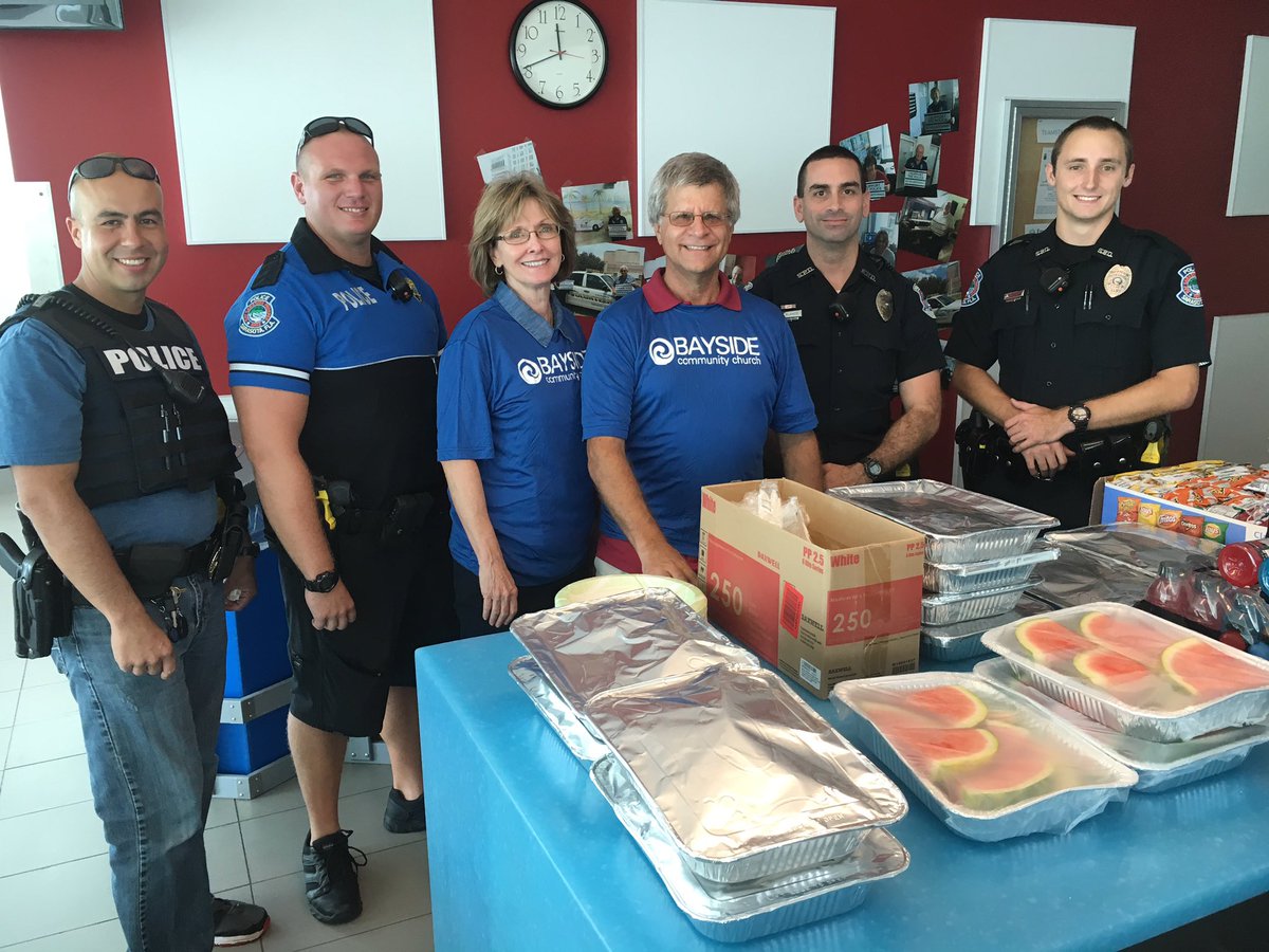 SarasotaPD's tweet photo. THANK YOU @mybaysidechurch for serving our Officers lunch in honor of 9/11. Your love &amp; appreciation means so much💙🚓 https://t.co/kYbWzANLrJ