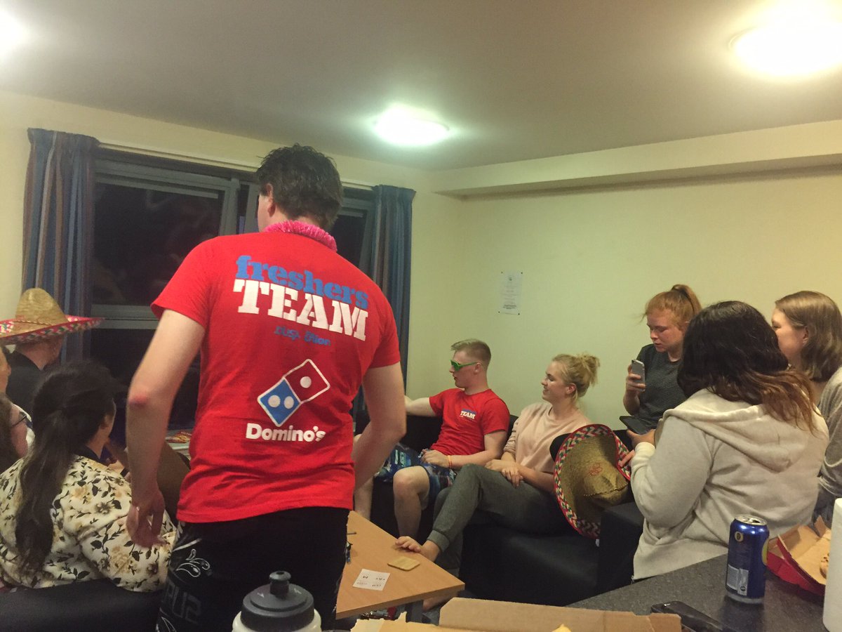 kellie_idk's tweet photo. Pizza party funnnnn 🍕 #dominosdundee #dundeefresh #pizzaparty https://t.co/aTosYf6Wv6