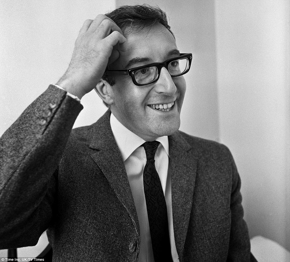 Başucu filmlerimizin kahramanı #PeterSellers’ın en sevdiğimiz on filmini sıraladık: bit.ly/2cgy1qx