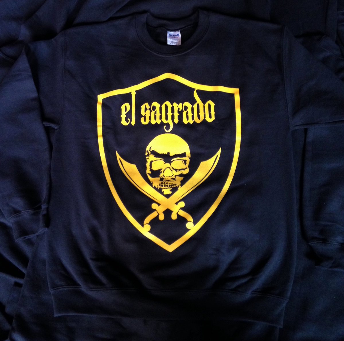 ¡Nueva merch! Busos cerrados en algodón. $60.000. Pedidos x inbox, envíos a todo 🇨🇴. #FamiliaSagrada