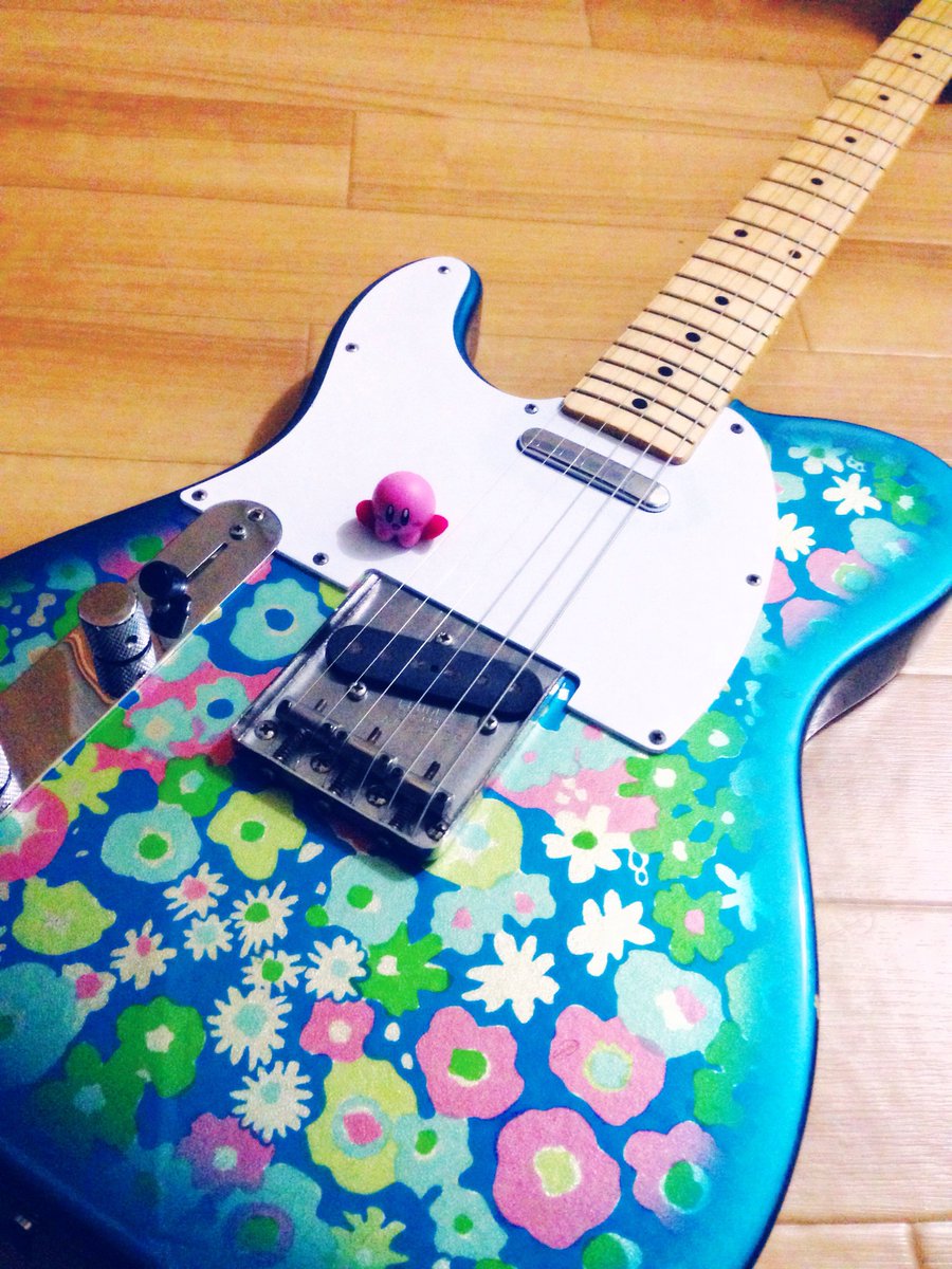 聞かれることの多い僕のギターですがフェンダージャパンのブルー