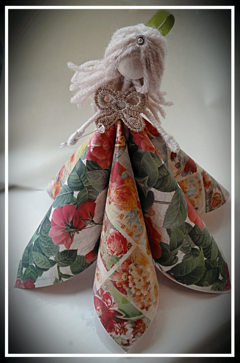 PaperCraftTrain's tweet image. Dazzling large angel fairy. #PaperCraftTrain #MadeWithLove #CottonAndWire #bows #Pretty #Luxurypaper  £10 free P&amp;amp;P