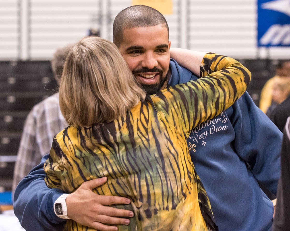 CSULB's tweet image. Reason #6348 CSULB is amazing: sometimes @Drake just shows up at the @PyrMgmt to support women's volleyball.